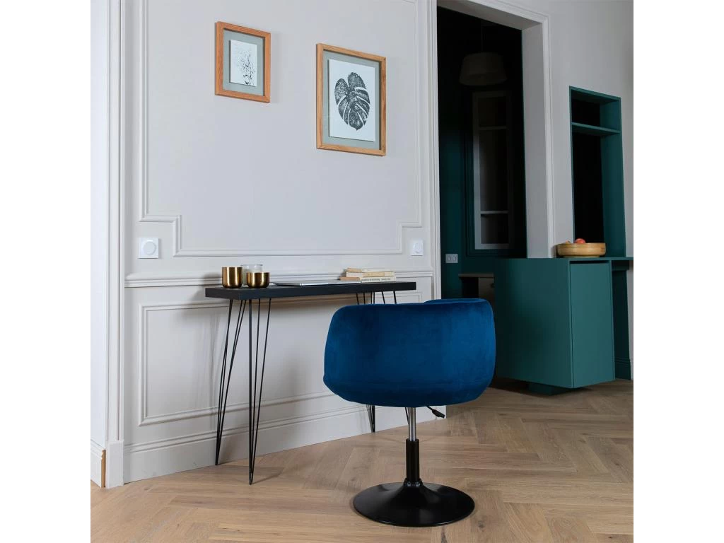 Tabouret De Bar En Velours Bleu NOLAN - HAPPY GARDEN 8 Tabouret De Bar En Velours Bleu NOLAN - HAPPY GARDEN – Image 6